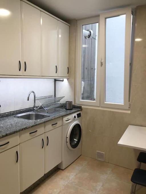 Piso Centrico Cerca De La Playa Apartment A Coruna Luaran gambar